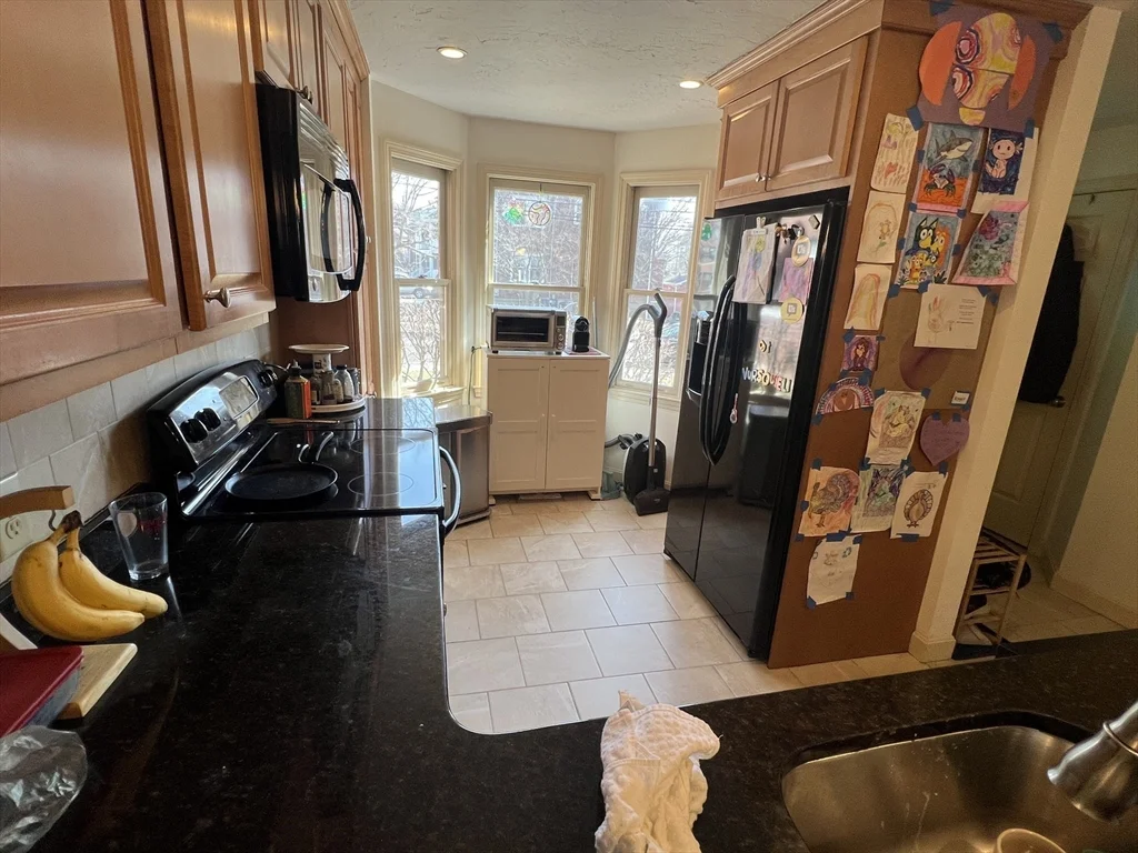 3 bed, 2 bath apartment for rent at 33 Lenglen Rd Unit 33, Newton — photo 3 of 9