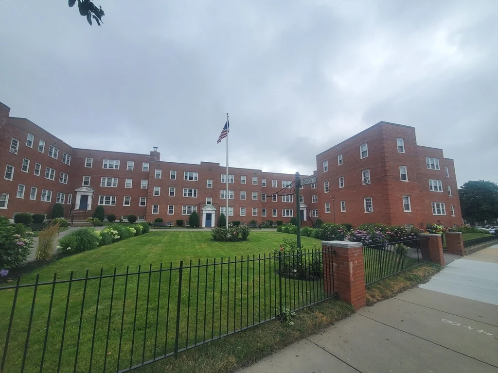 1 bed, 1 bath apartment for rent at 33 Lennon Ct Unit 32, South Boston — photo 2 of 12