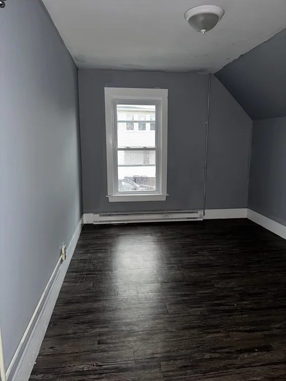 4 bed, 1 bath apartment for rent at 33 Lincoln Unit 33, Holyoke — photo 4 of 11