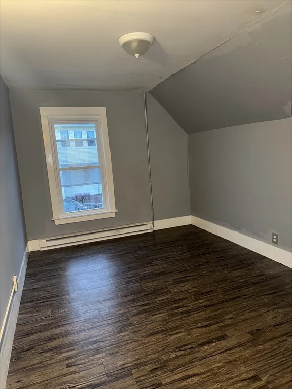 4 bed, 1 bath apartment for rent at 33 Lincoln Unit 33, Holyoke — photo 5 of 11