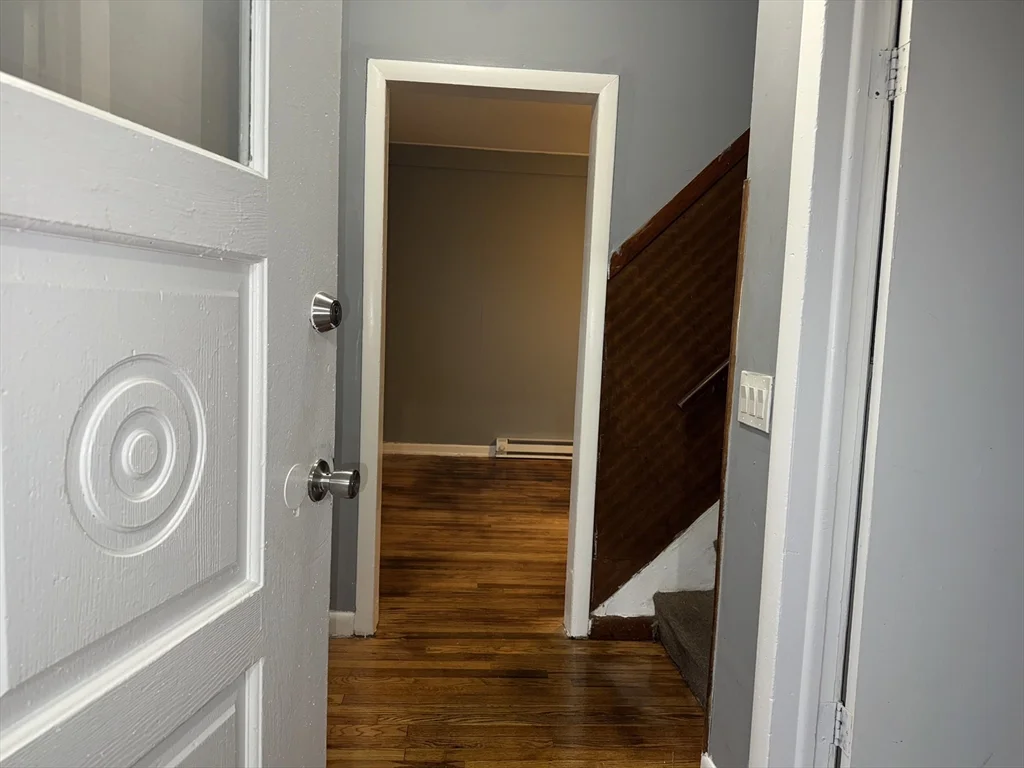 4 bed, 1 bath apartment for rent at 33 Lincoln Unit 33, Holyoke — photo 3 of 11