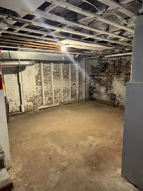 4 bed, 1 bath apartment for rent at 33 Lincoln Unit 33, Holyoke — photo 10 of 11
