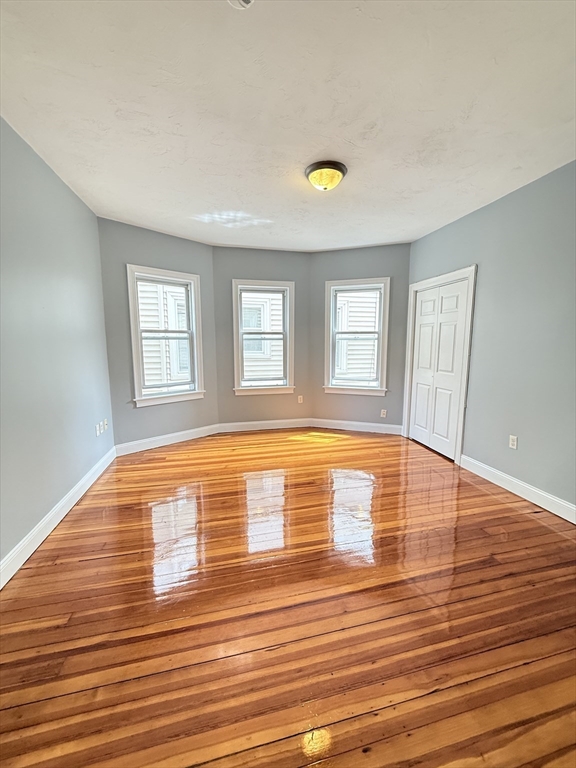 3 bed, 1 bath apartment for rent at 33 Lithgow Unit 2, Dorchester — photo 3 of 13