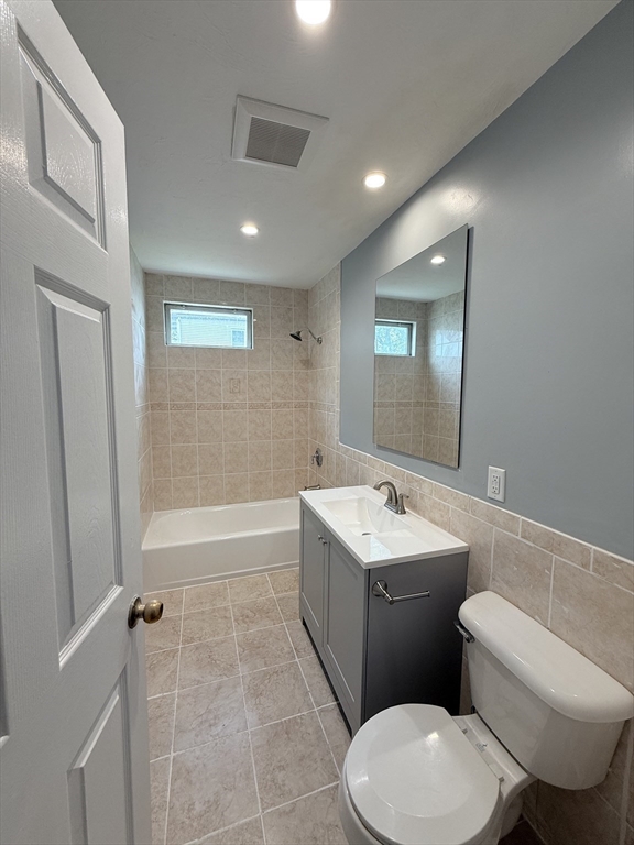 3 bed, 1 bath apartment for rent at 33 Lithgow Unit 2, Dorchester — photo 10 of 13