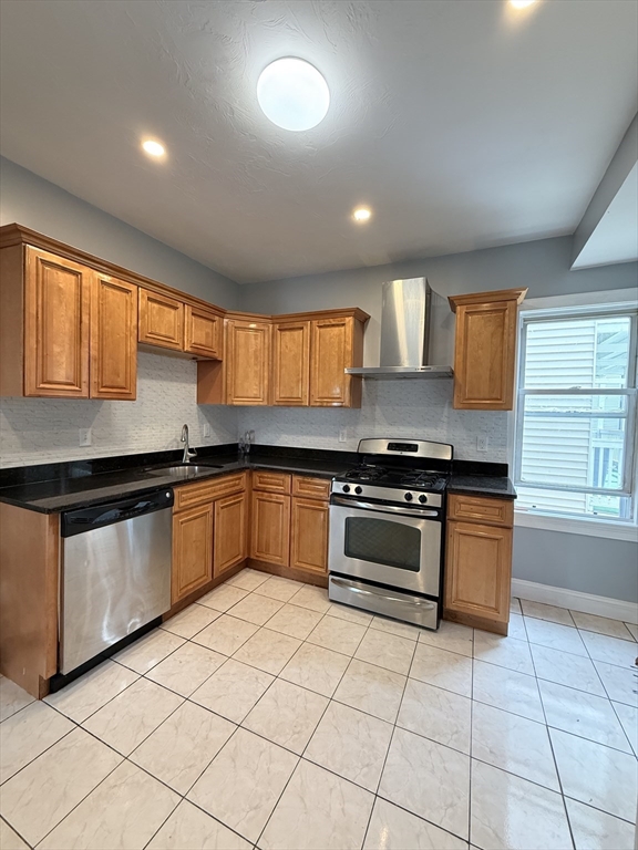 3 bed, 1 bath apartment for rent at 33 Lithgow Unit 2, Dorchester — photo 6 of 13