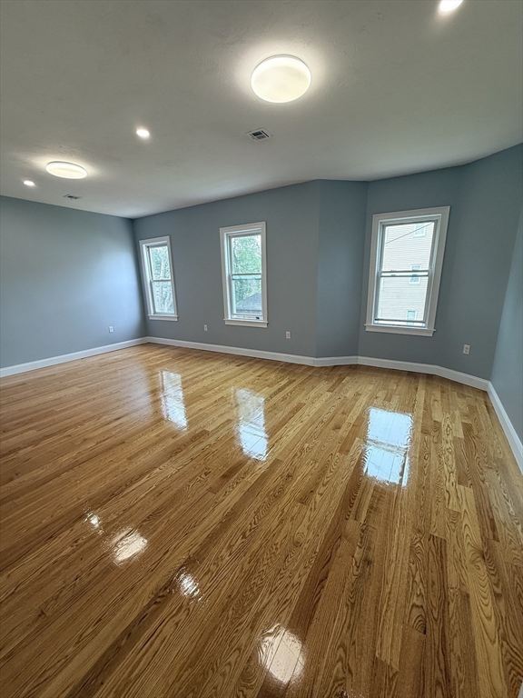 3 bed, 1 bath apartment for rent at 33 Lithgow Unit 2, Dorchester — photo 9 of 13