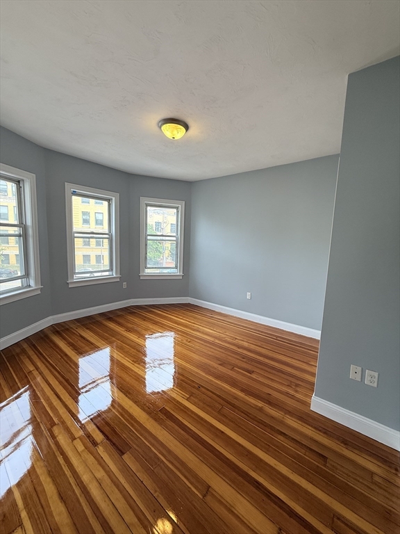 3 bed, 1 bath apartment for rent at 33 Lithgow Unit 2, Dorchester — photo 2 of 13