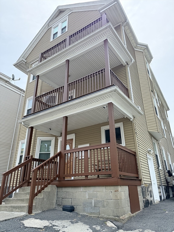 3 bed, 1 bath apartment for rent at 33 Lithgow Unit 2, Dorchester — photo 1 of 13