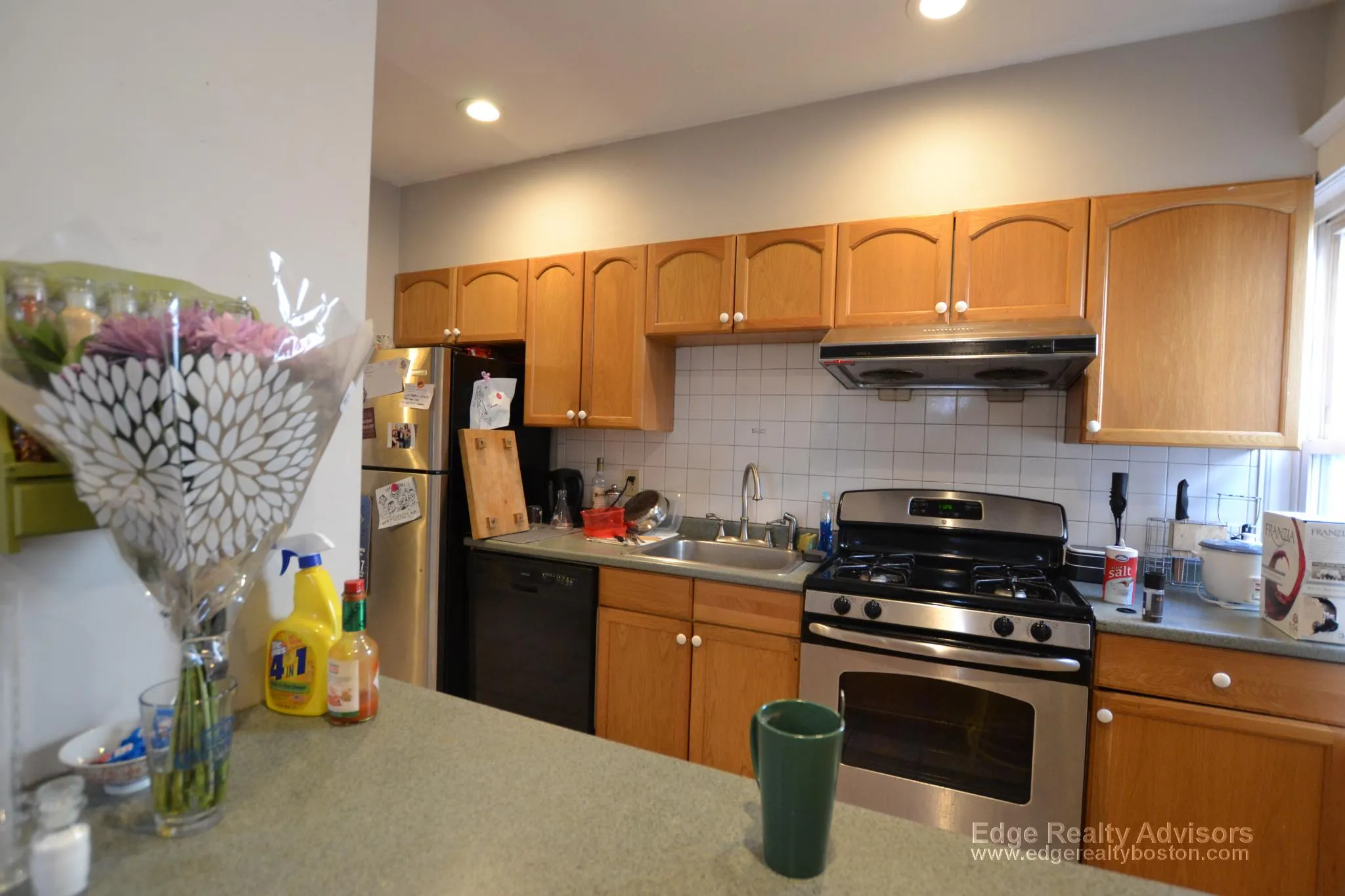 5 bed, 2 bath apartment for rent at 33 Long Ave Unit 1, Brighton — photo 2 of 12