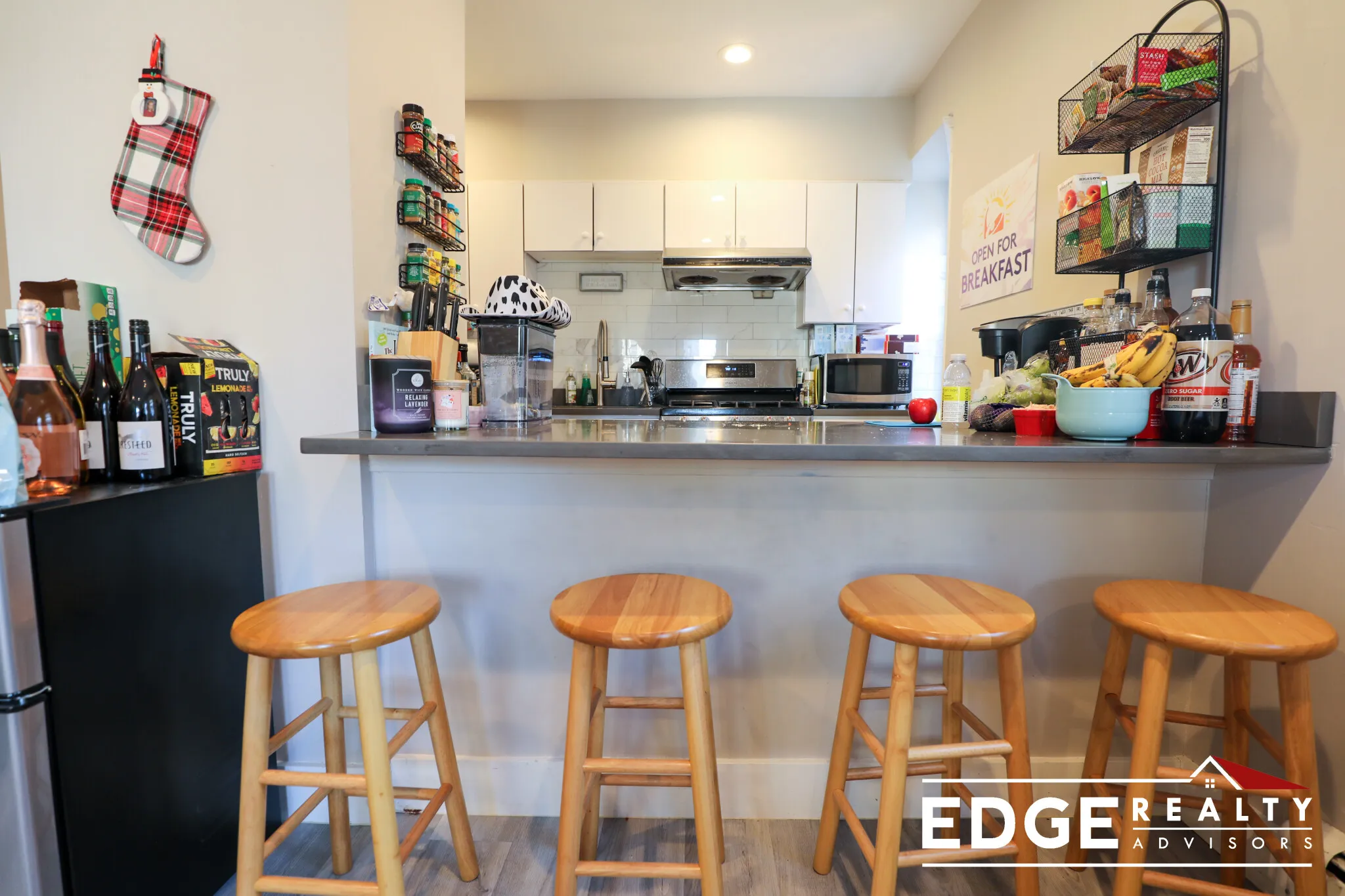 4 bed, 1.5 bath apartment for rent at 33 Long Ave Unit 2, Allston — photo 2 of 12