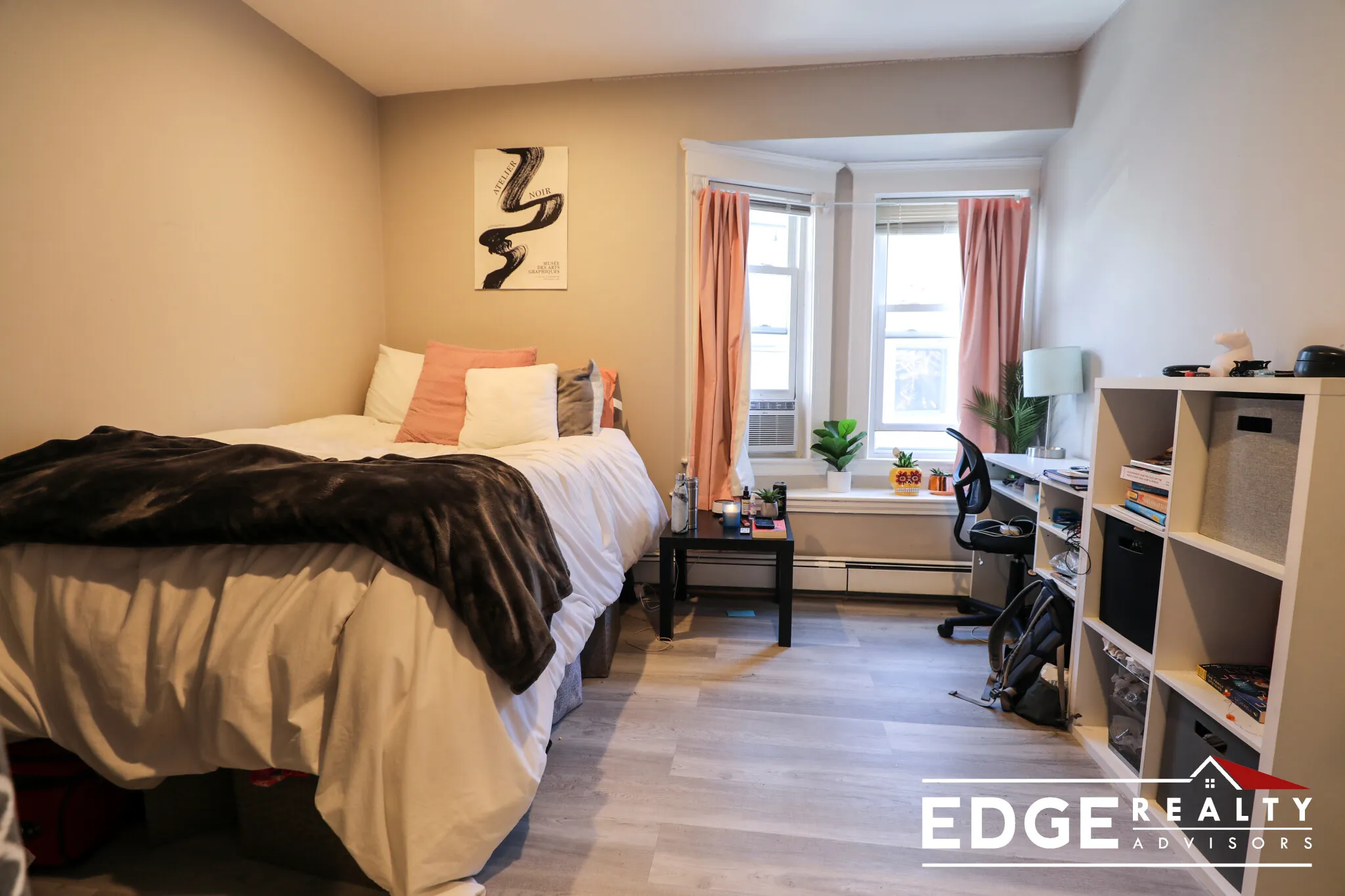 4 bed, 1.5 bath apartment for rent at 33 Long Ave Unit 2, Allston — photo 9 of 12