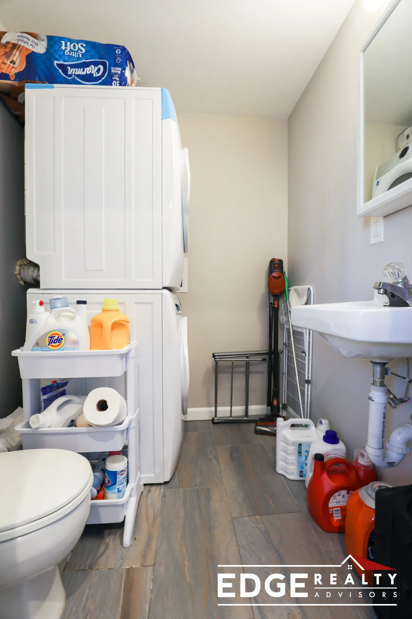 4 bed, 1.5 bath apartment for rent at 33 Long Ave Unit 2, Allston — photo 5 of 12