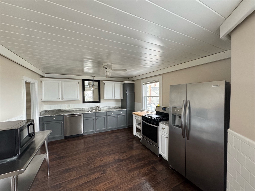 3 bed, 2 bath apartment for rent at 33 Lothrop St Unit 2nd fl, Beverly — photo 10 of 40