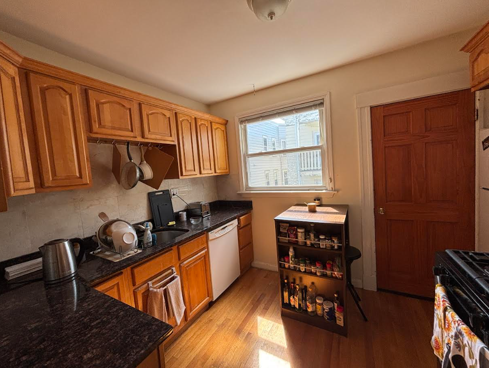 3.5 bed, 2 bath apartment for rent at 33 Magnus Ave Unit 3, Ward Two — photo 4 of 19