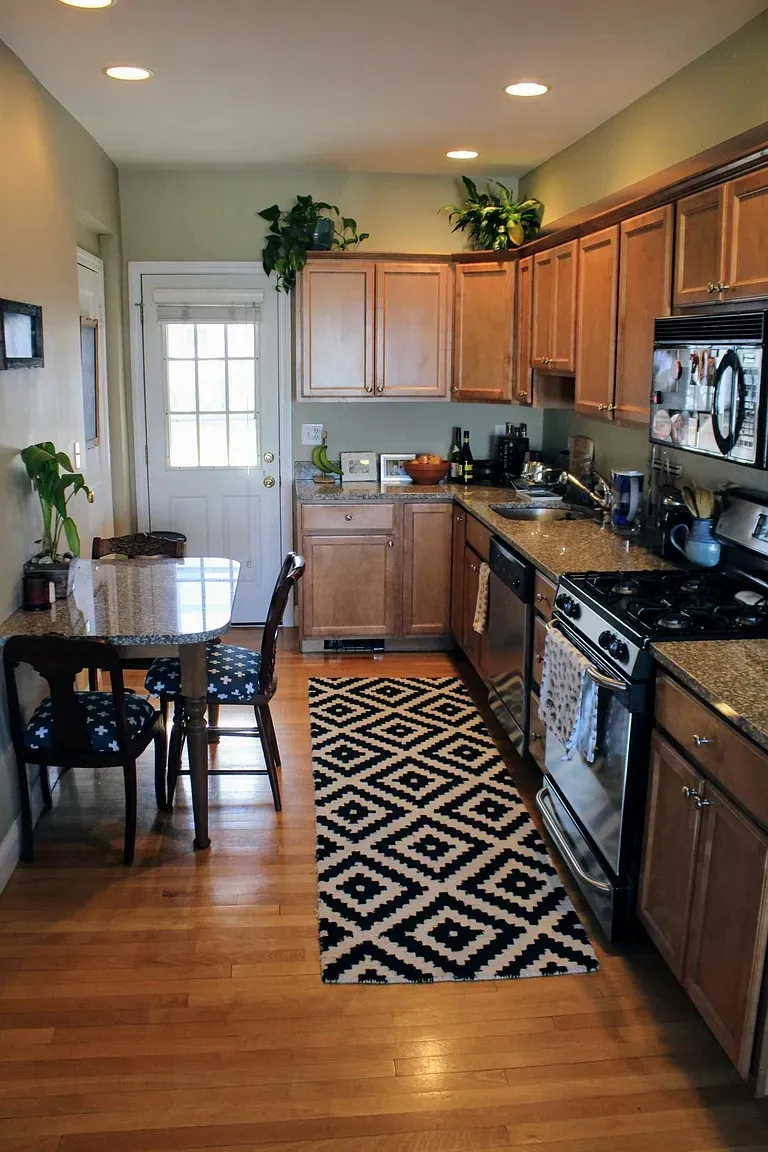 2 bed, 1 bath apartment for rent at 33 Main St Unit 4, Winter Hill — photo 5 of 16