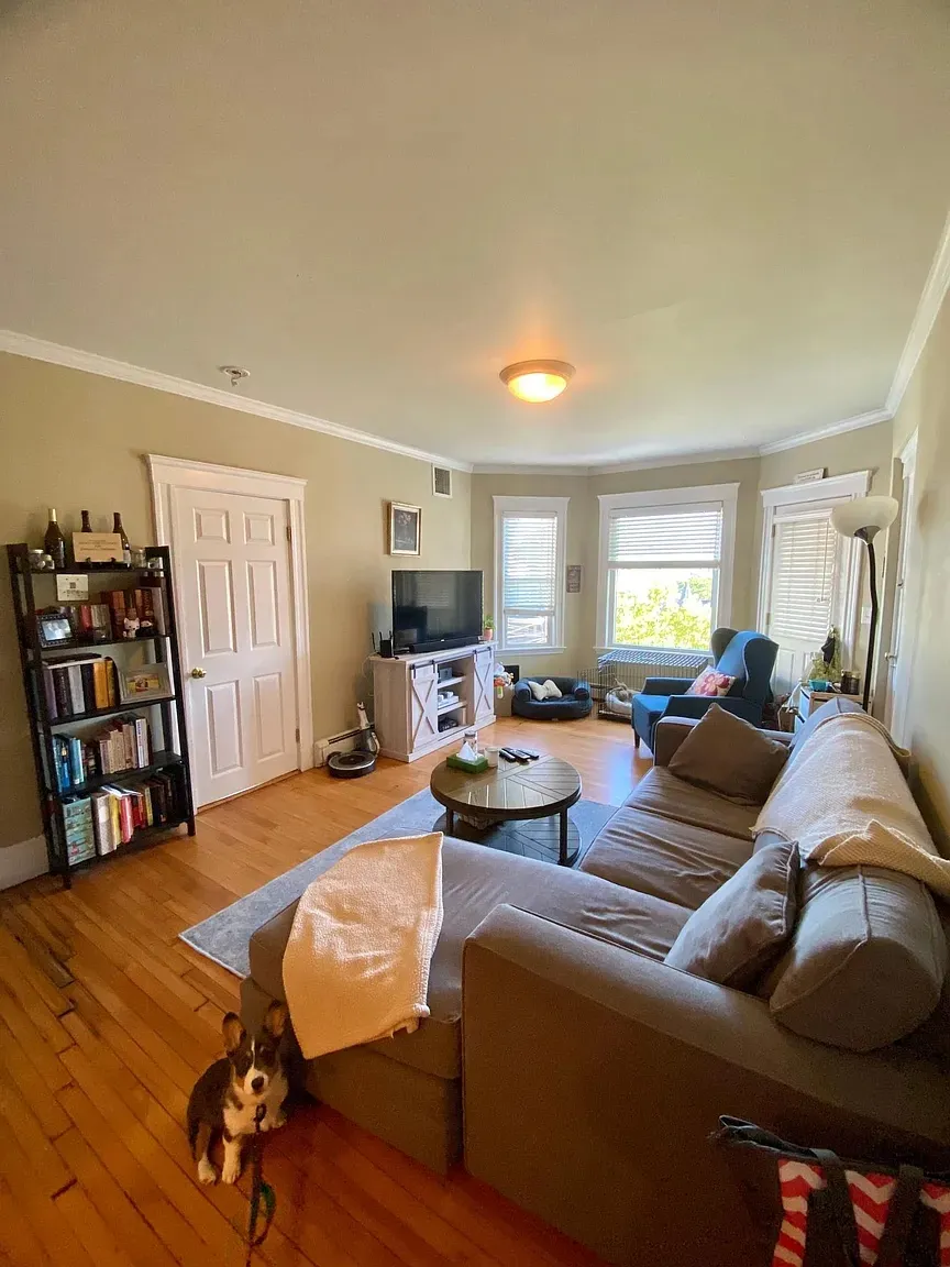 2 bed, 1 bath apartment for rent at 33 Main St Unit 4, Winter Hill — photo 3 of 16