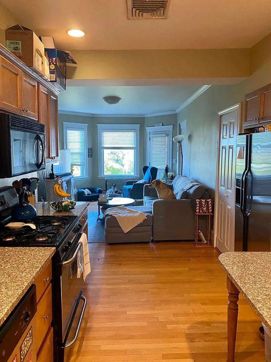 2 bed, 1 bath apartment for rent at 33 Main St Unit 5, Winter Hill — photo 2 of 16