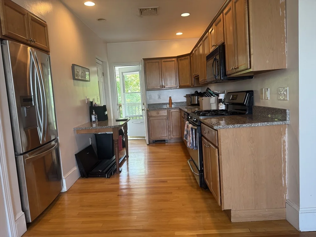 2 bed, 1 bath apartment for rent at 33 Main St Unit 6, Winter Hill — photo 3 of 7