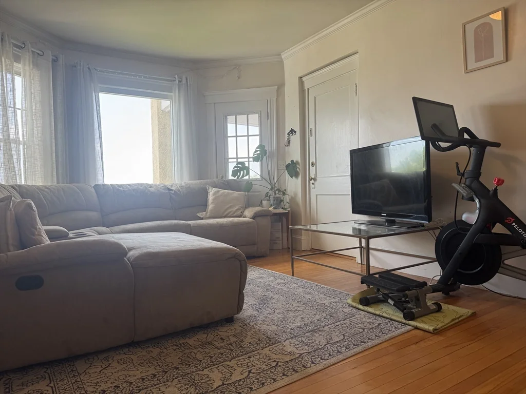 2 bed, 1 bath apartment for rent at 33 Main St Unit 6, Winter Hill — photo 2 of 7