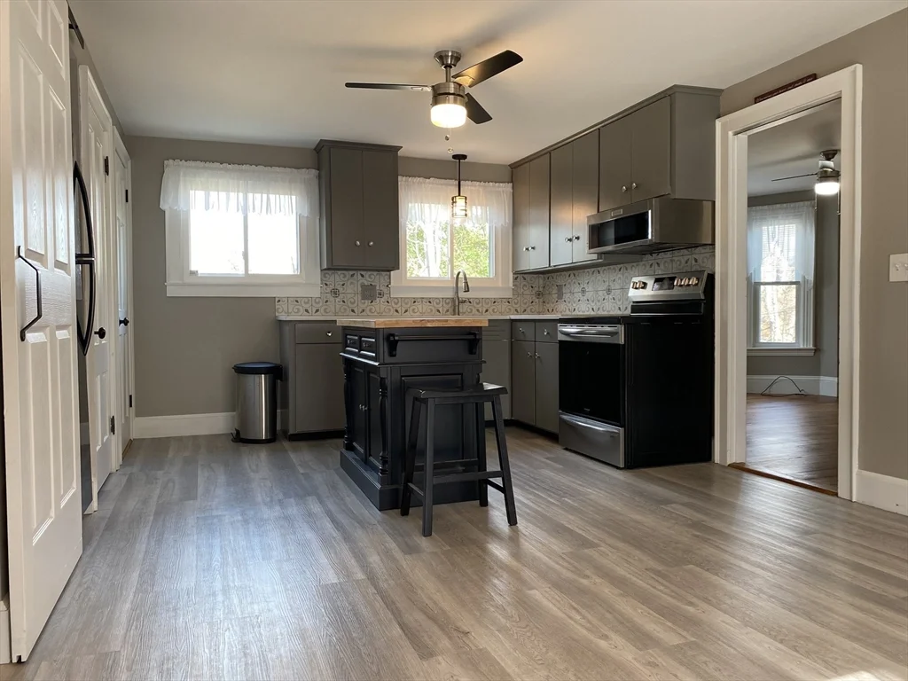 2 bed, 1 bath apartment for rent at 33 Maple St Unit 2, Sterling — photo 5 of 15