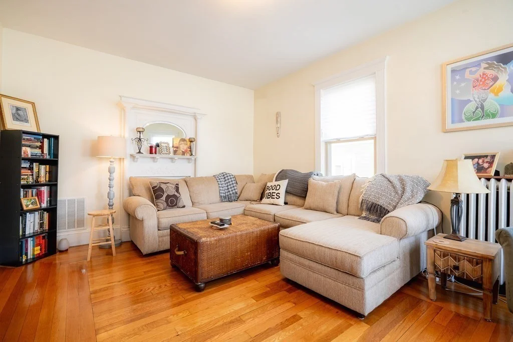 2 bed, 1 bath apartment for rent at 33 Mapleton St Unit 1, Brighton — photo 2 of 16