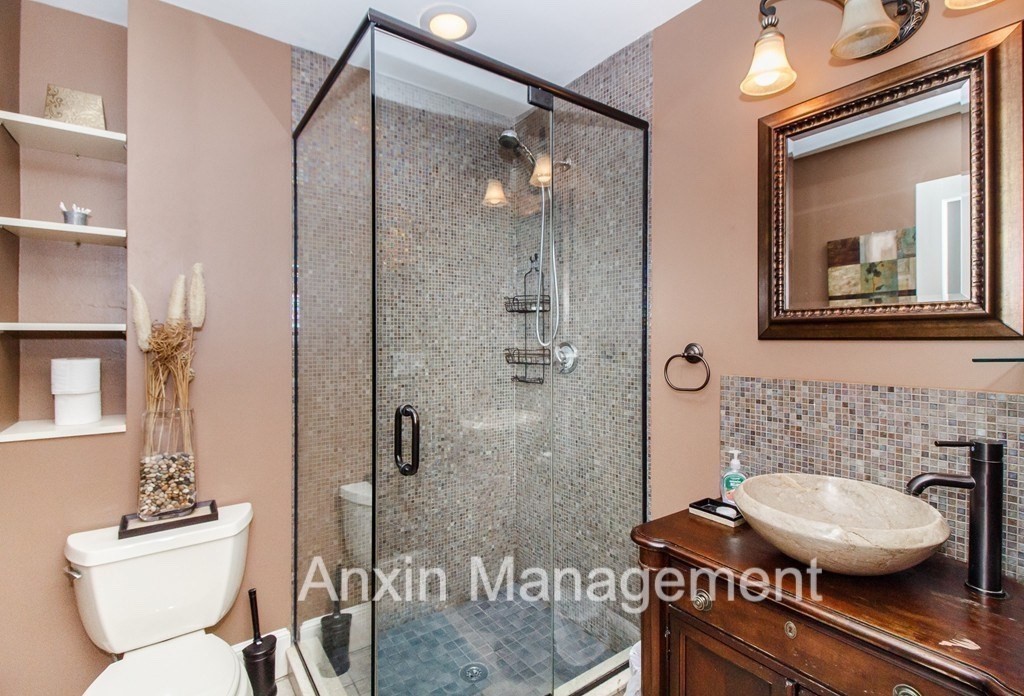 6 bed, 3 bath apartment for rent at 33 Mapleton St Unit 2, Brighton — photo 14 of 20