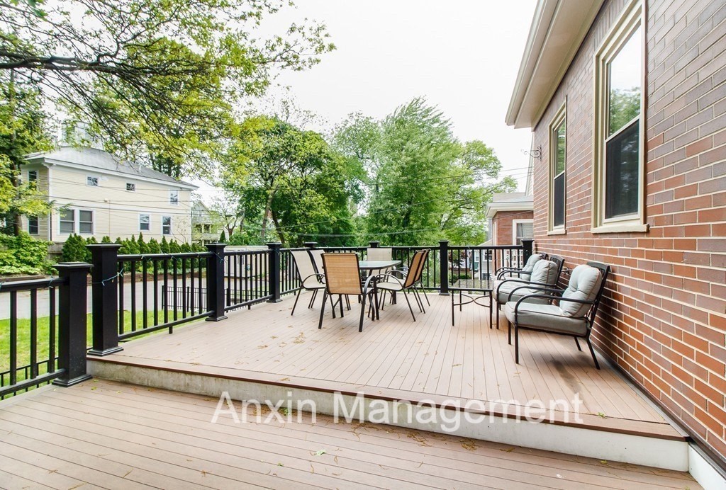 6 bed, 3 bath apartment for rent at 33 Mapleton St Unit 2, Brighton — photo 3 of 20