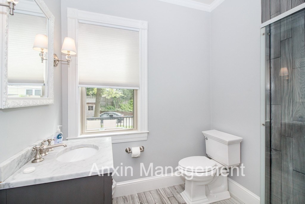6 bed, 3 bath apartment for rent at 33 Mapleton St Unit 2, Brighton — photo 13 of 20