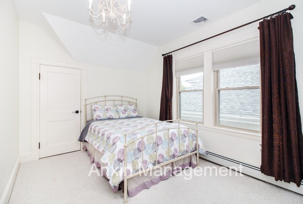 6 bed, 3 bath apartment for rent at 33 Mapleton St Unit 2, Brighton — photo 18 of 20