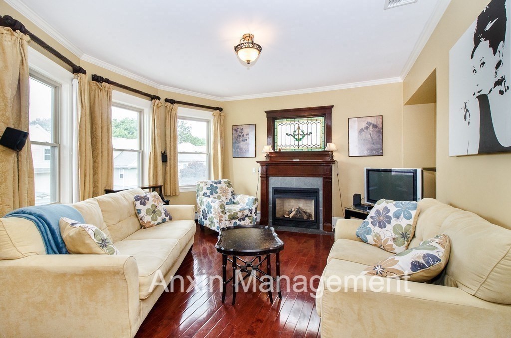 6 bed, 3 bath apartment for rent at 33 Mapleton St Unit 2, Brighton — photo 5 of 20
