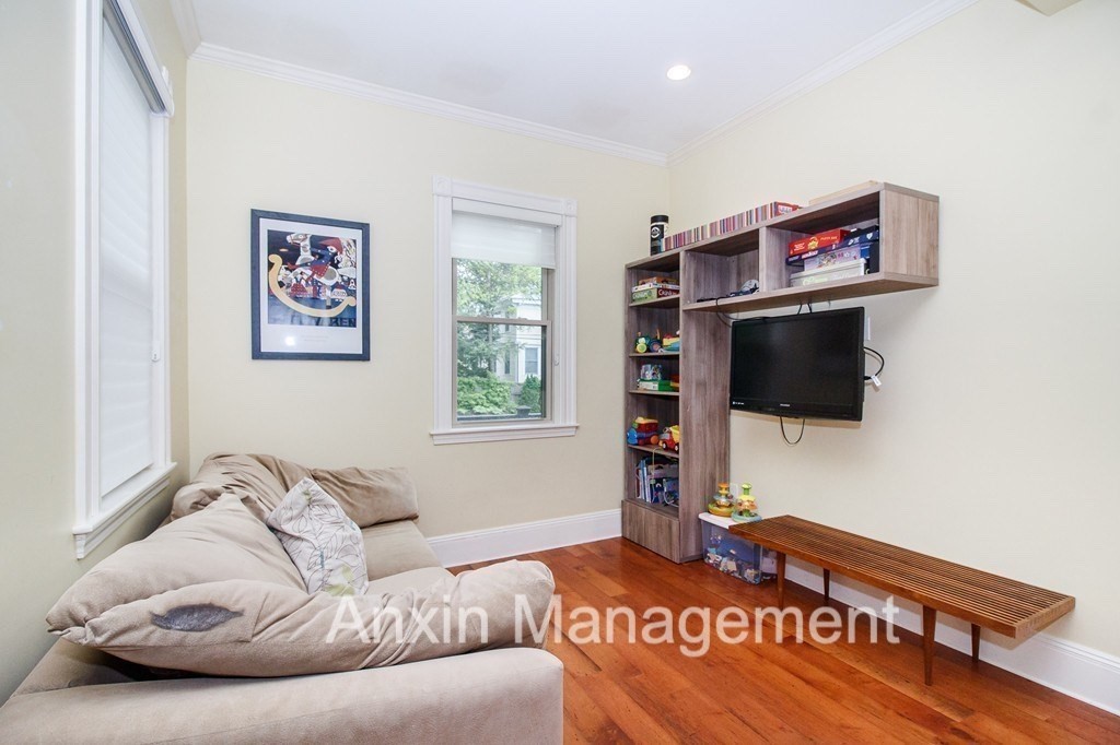 6 bed, 3 bath apartment for rent at 33 Mapleton St Unit 2, Brighton — photo 17 of 20