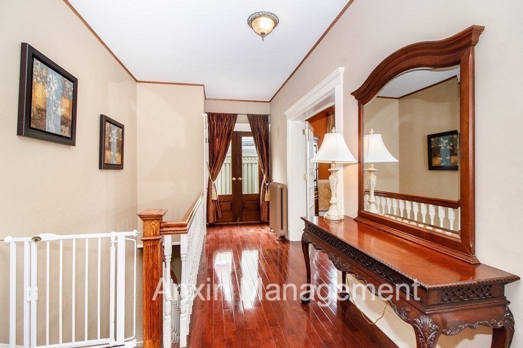 6 bed, 3 bath apartment for rent at 33 Mapleton St Unit 2, Brighton — photo 4 of 20