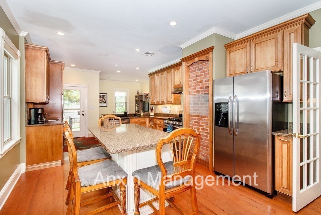 6 bed, 3 bath apartment for rent at 33 Mapleton St Unit 2, Brighton — photo 8 of 20