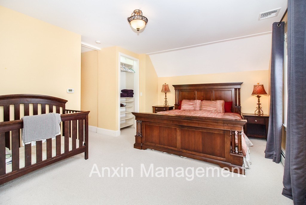 6 bed, 3 bath apartment for rent at 33 Mapleton St Unit 2, Brighton — photo 16 of 20