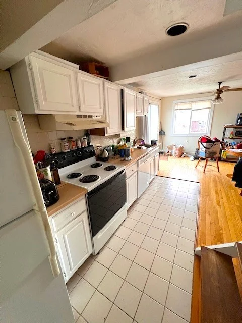 3 bed, 2 bath apartment for rent at 33 Marine Rd Unit 2R, South Boston — photo 3 of 10