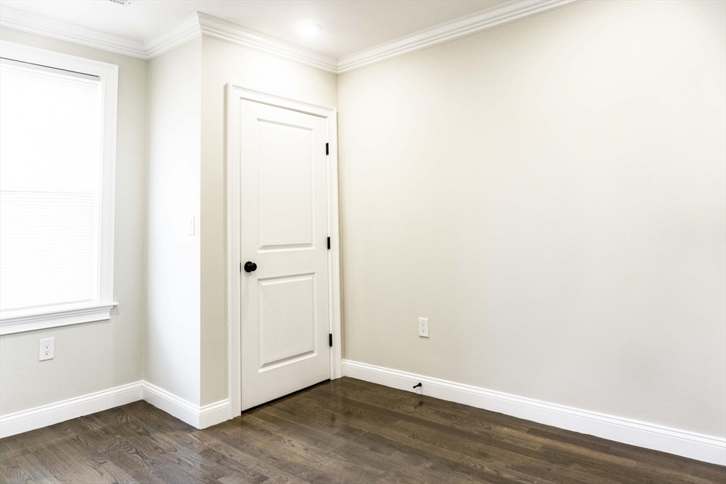 3 bed, 1 bath apartment for rent at 33 Merriam St Unit 1, Ward Two — photo 7 of 11