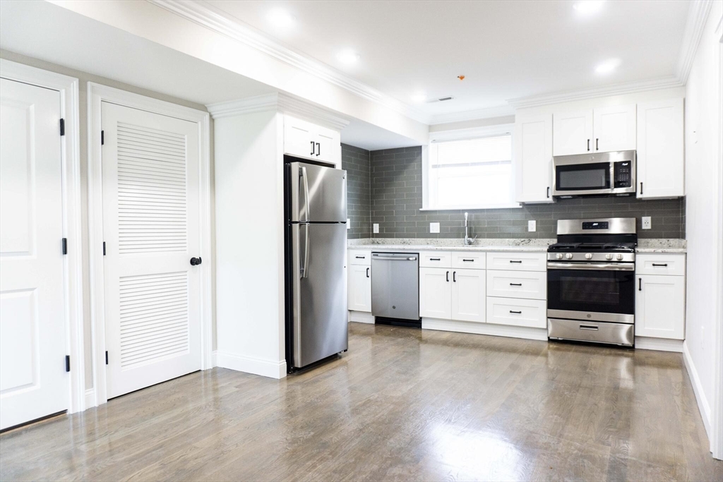 3 bed, 1 bath apartment for rent at 33 Merriam St Unit 1, Ward Two — photo 1 of 11