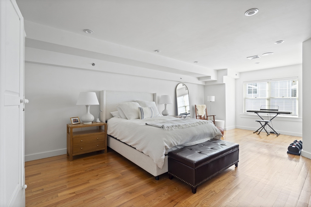 3 bed, 2 bath apartment for rent at 33 Middle St Unit 2, South Boston — photo 19 of 25