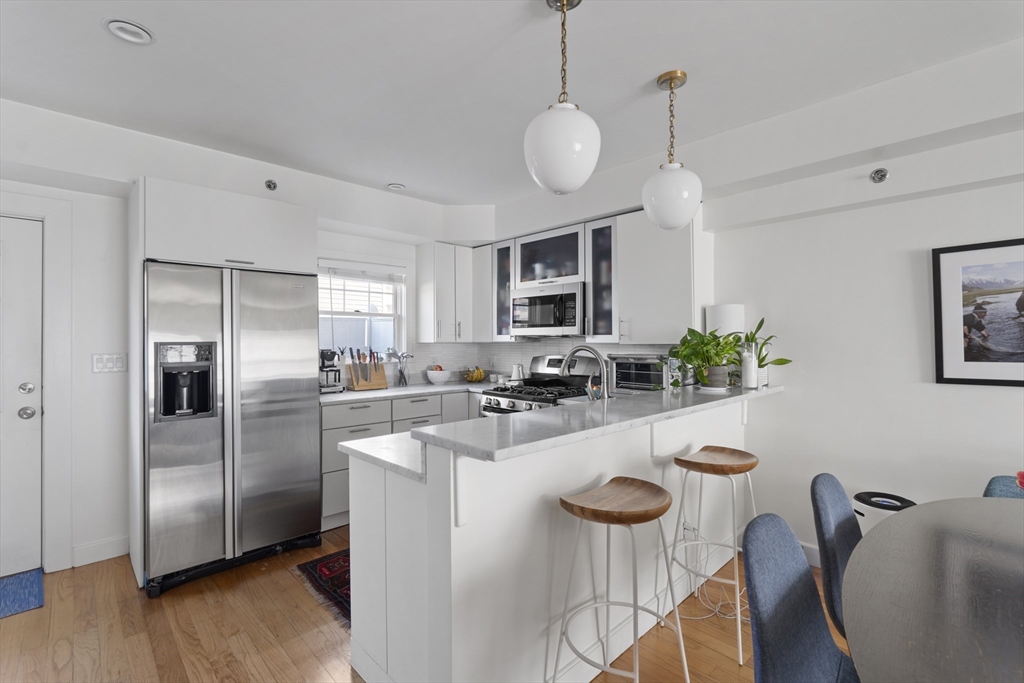3 bed, 2 bath apartment for rent at 33 Middle St Unit 2, South Boston — photo 2 of 25