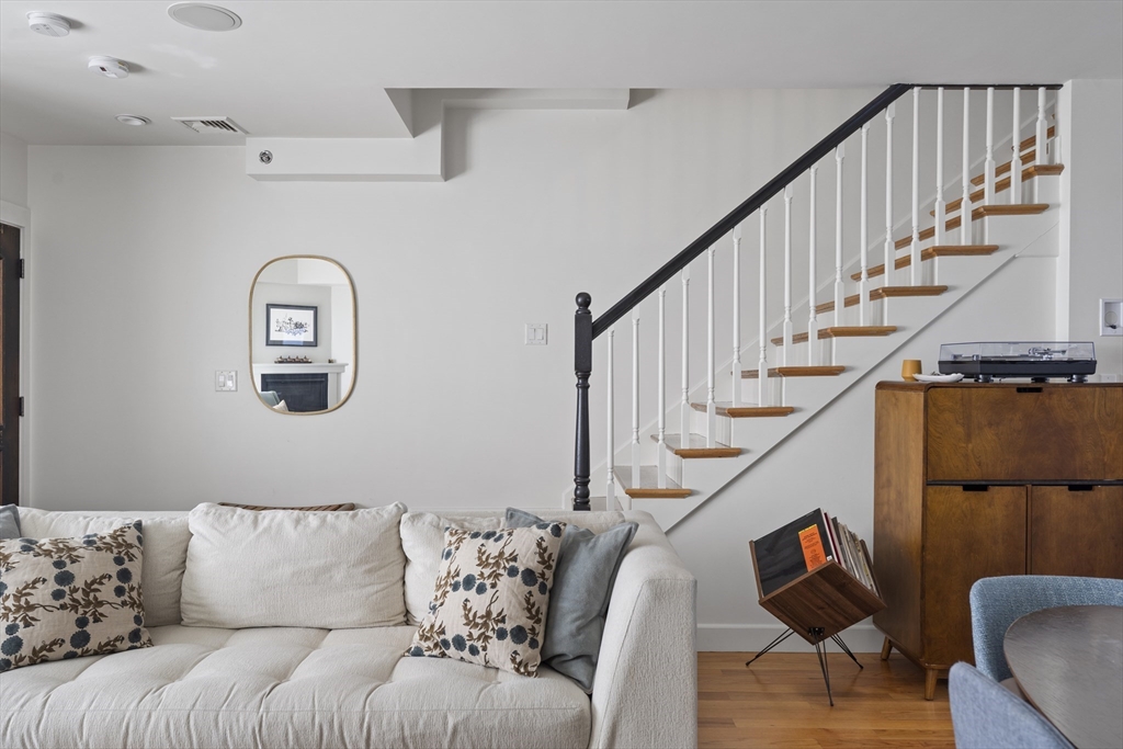3 bed, 2 bath apartment for rent at 33 Middle St Unit 2, South Boston — photo 9 of 25