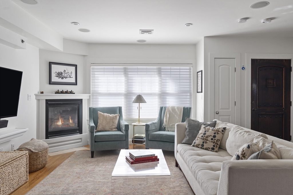 3 bed, 2 bath apartment for rent at 33 Middle St Unit 2, South Boston — photo 6 of 25