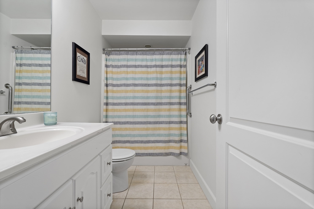 3 bed, 2 bath apartment for rent at 33 Middle St Unit 2, South Boston — photo 16 of 25