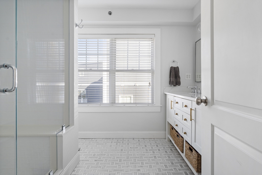 3 bed, 2 bath apartment for rent at 33 Middle St Unit 2, South Boston — photo 23 of 25