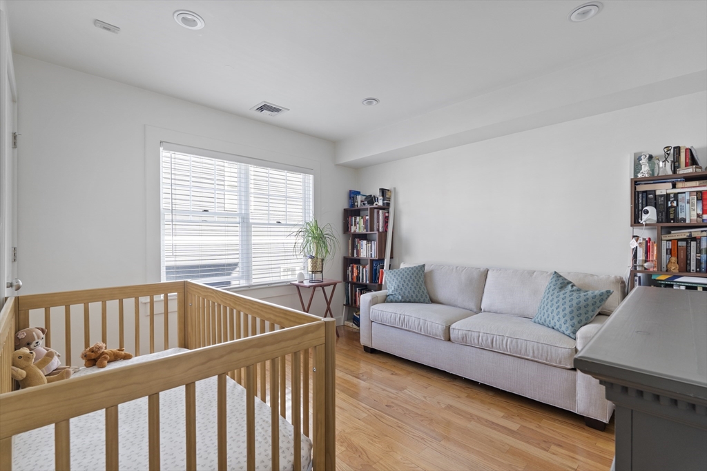 3 bed, 2 bath apartment for rent at 33 Middle St Unit 2, South Boston — photo 15 of 25