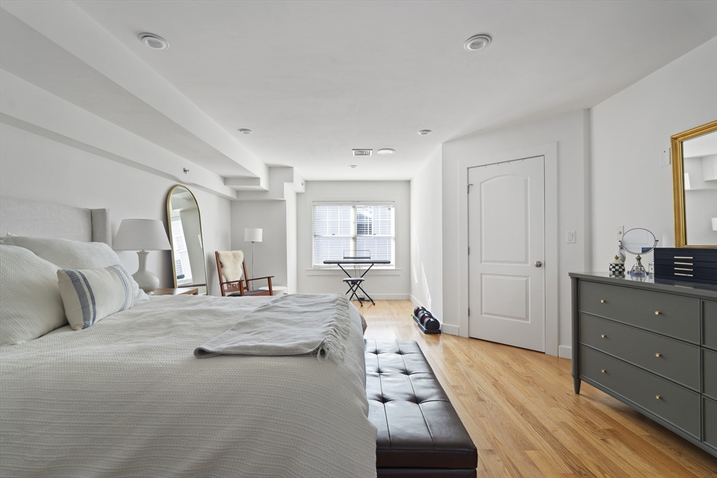 3 bed, 2 bath apartment for rent at 33 Middle St Unit 2, South Boston — photo 20 of 25