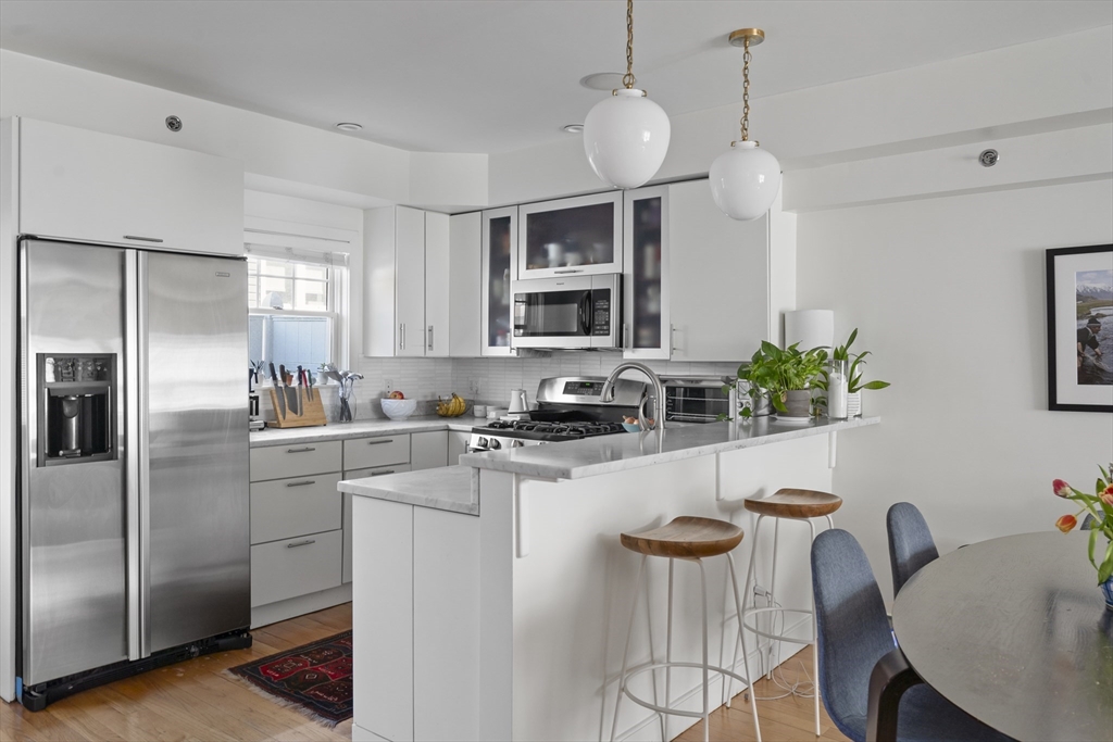 3 bed, 2 bath apartment for rent at 33 Middle St Unit 2, South Boston — photo 4 of 25
