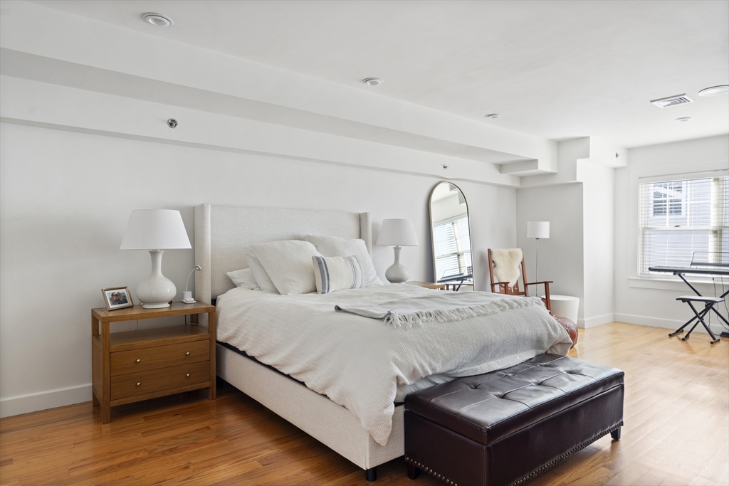 3 bed, 2 bath apartment for rent at 33 Middle St Unit 2, South Boston — photo 18 of 25