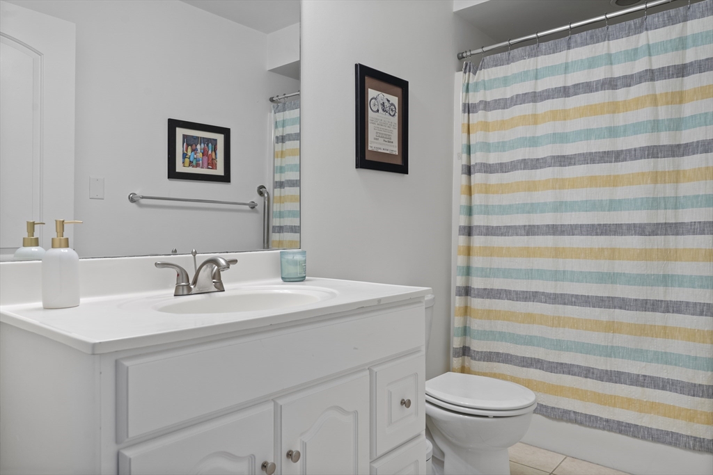 3 bed, 2 bath apartment for rent at 33 Middle St Unit 2, South Boston — photo 17 of 25