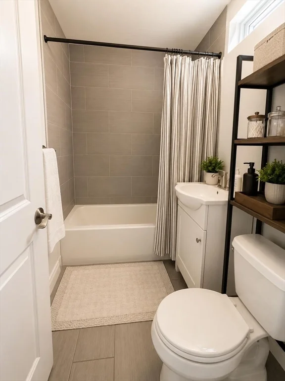 3 bed, 3 bath apartment for rent at 33 Middle St Unit A, Nonantum — photo 10 of 11
