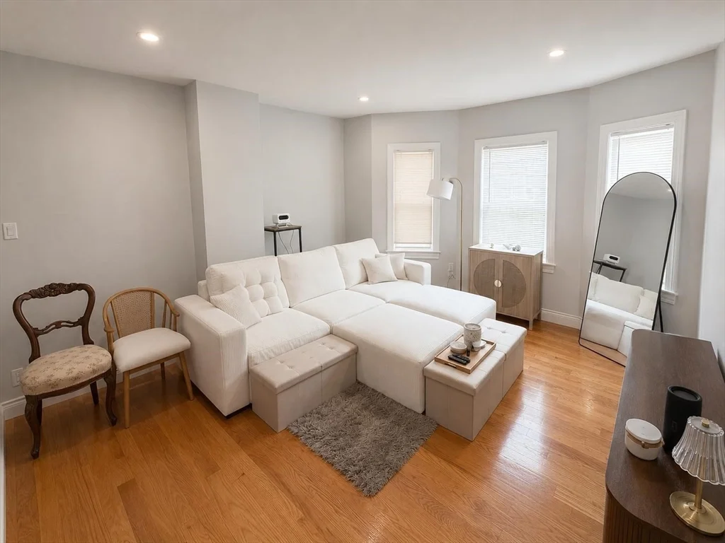 3 bed, 3 bath apartment for rent at 33 Middle St Unit A, Nonantum — photo 6 of 11